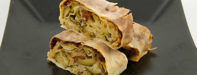 Roll of artichokes with sun-dried tomatoes