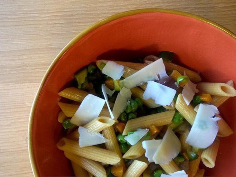 Wholegrain penne with vegetables with padano grain in flakes
