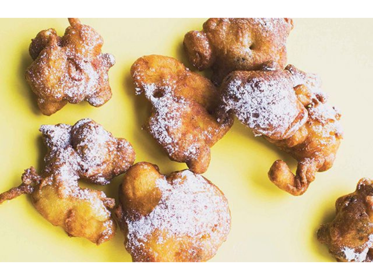 Frittelle with apples and raisins