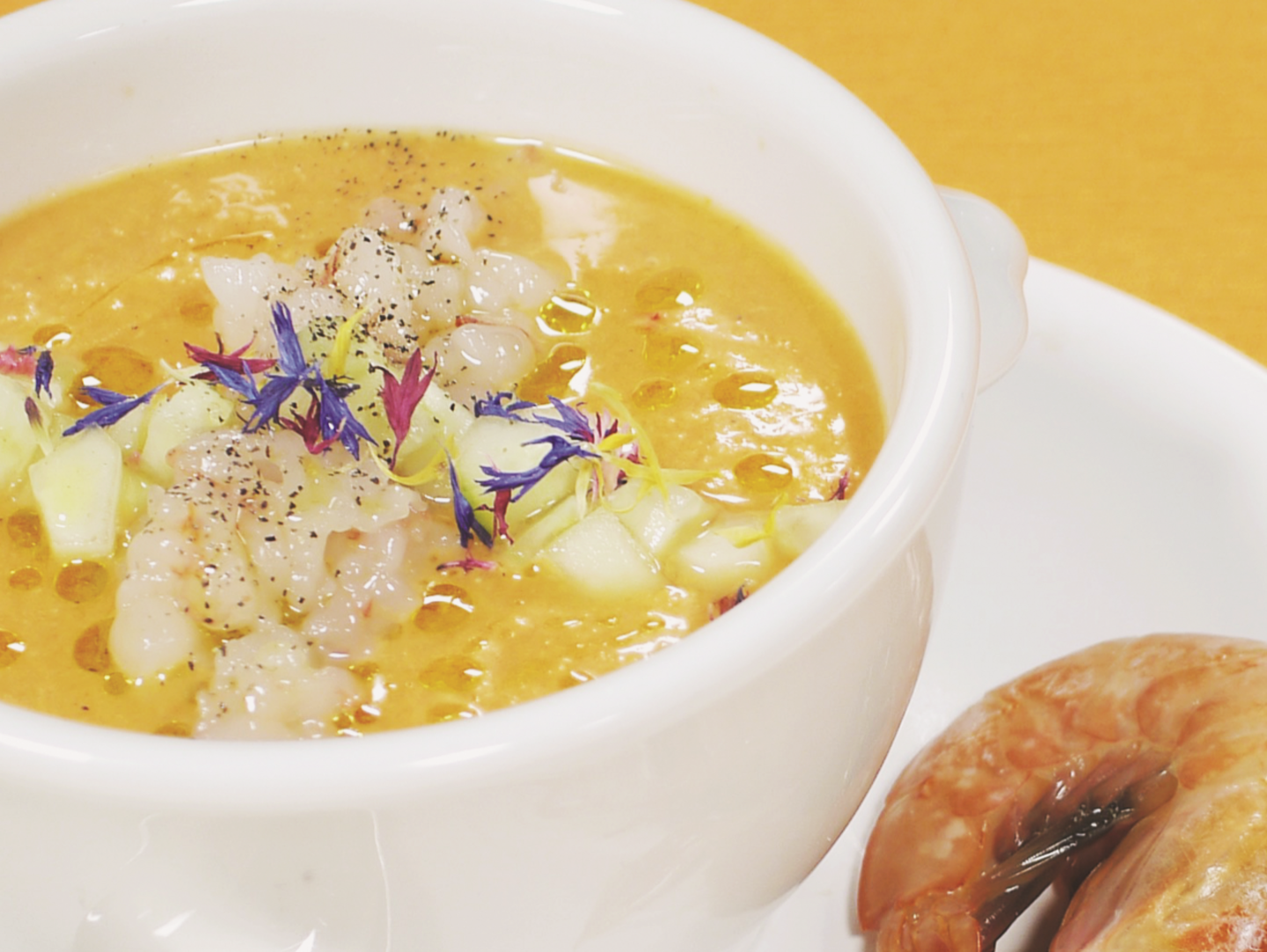 Yellow tomato gazpacho with basil crumble and stracciatella cheese with Fresco®