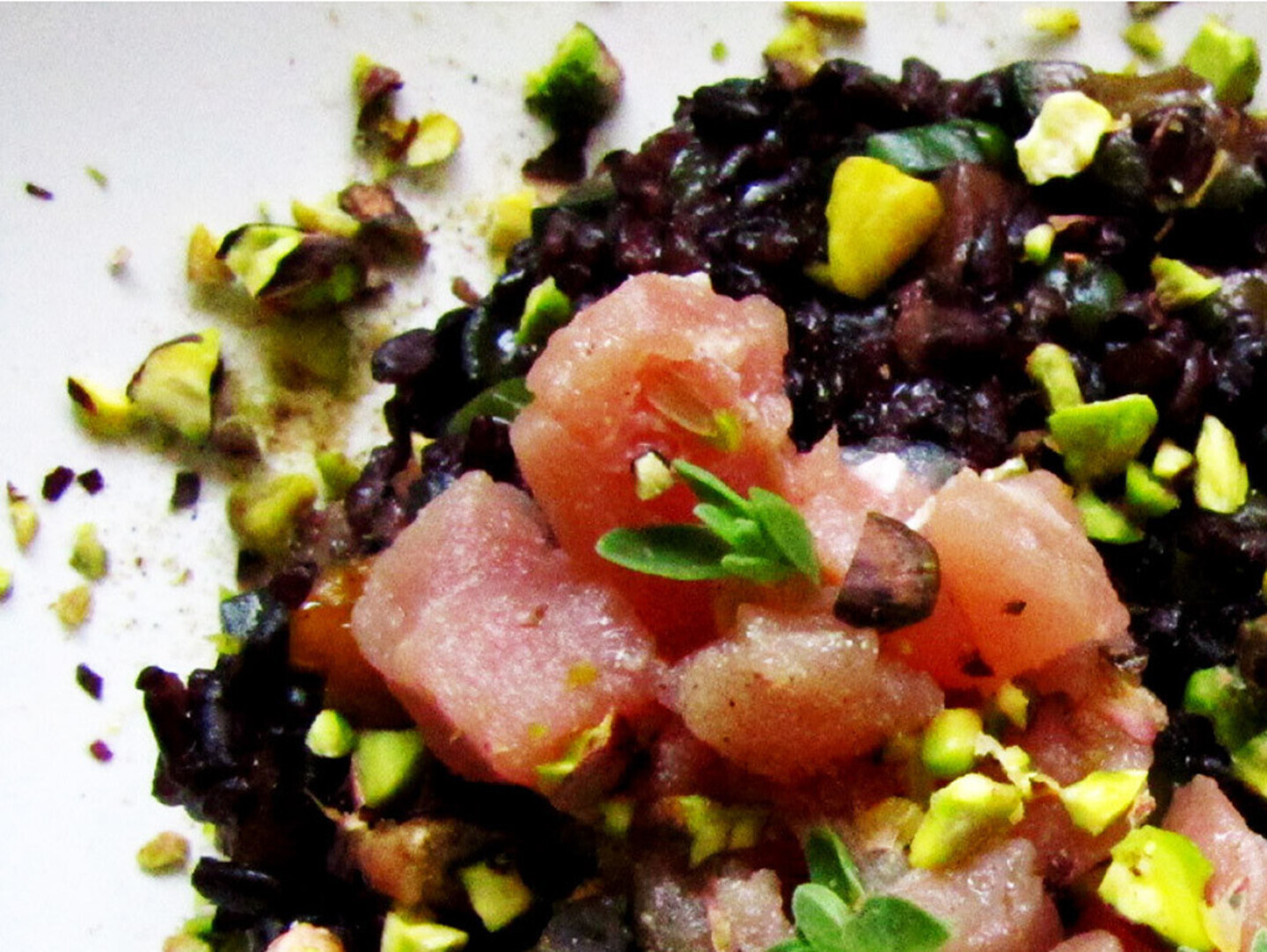 Black venus rice with tuna tartare and pistacchio grains